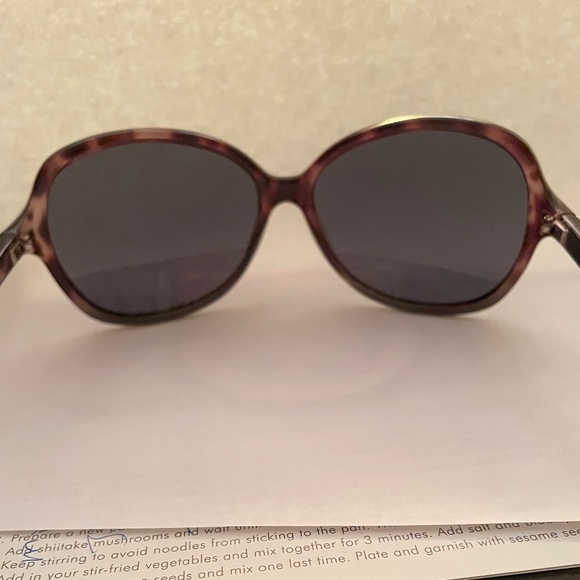 NWOT Gray Sunglasses with two tone Trims, big round cat\'s eyes, only 0.85 oz main image 6